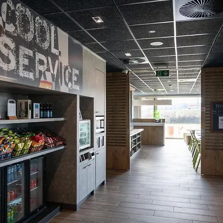 Ibis Budget Oostende Airport ミデルケルケ