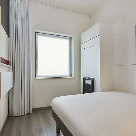ホテル Ibis Budget Oostende Airport 2*